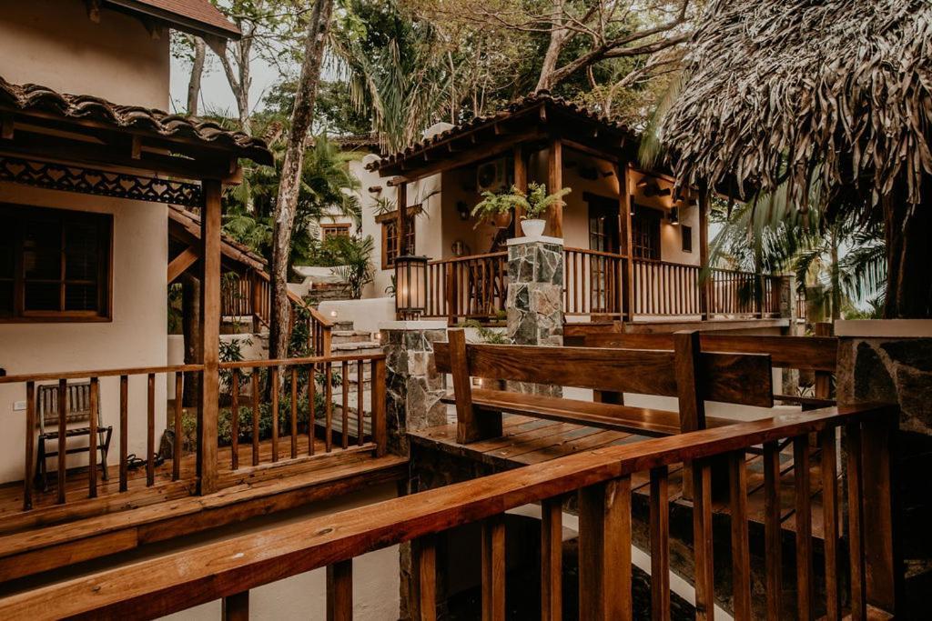 Sansara Surf Yoga & Resort Cambutal Exterior photo